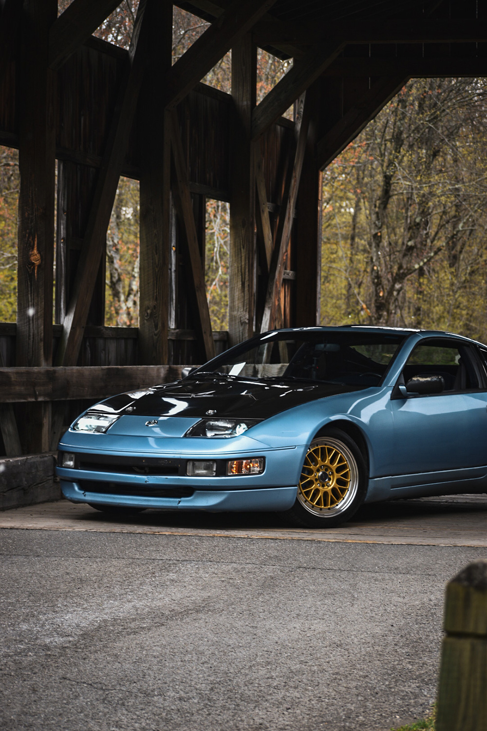 Blue 1990 Nissan 300zx with Gold Rims